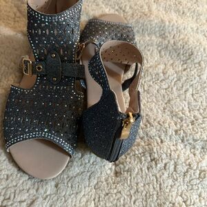 Ladies back zip sandal